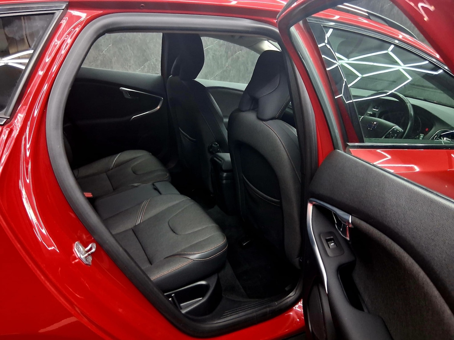 Used Volvo V40 2014 for sale - 77241940: Photo 8