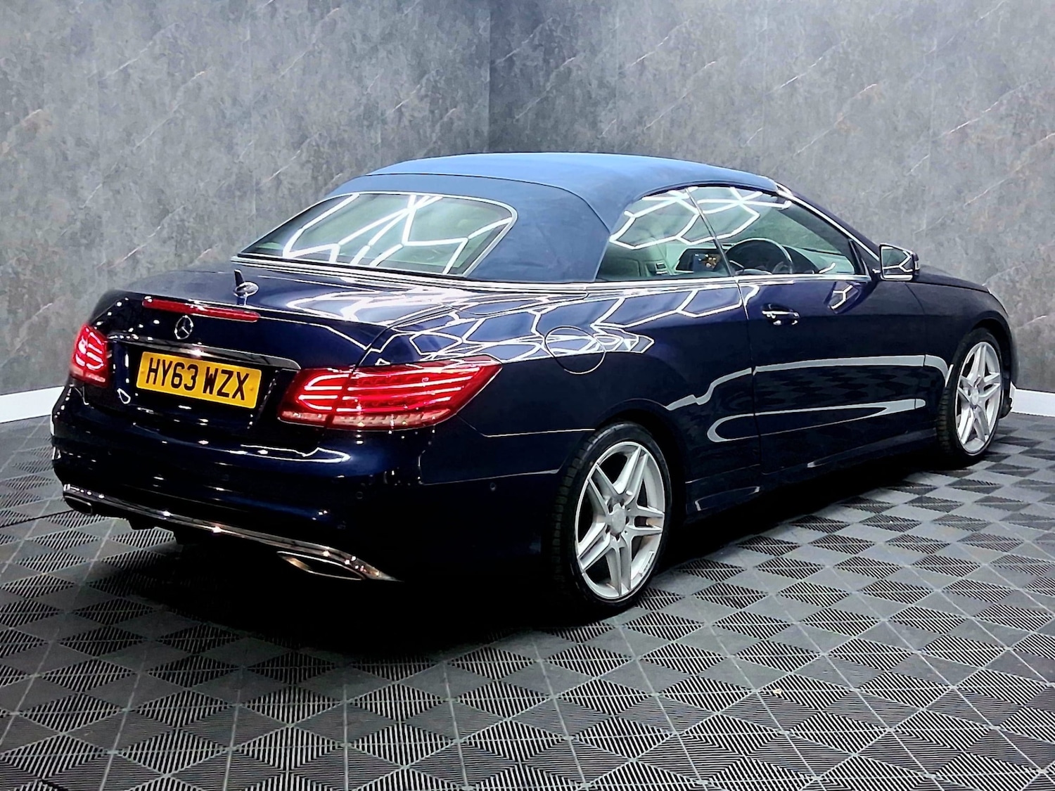 Used Mercedes-Benz E Class 2013 for sale - 77610343: Photo 11