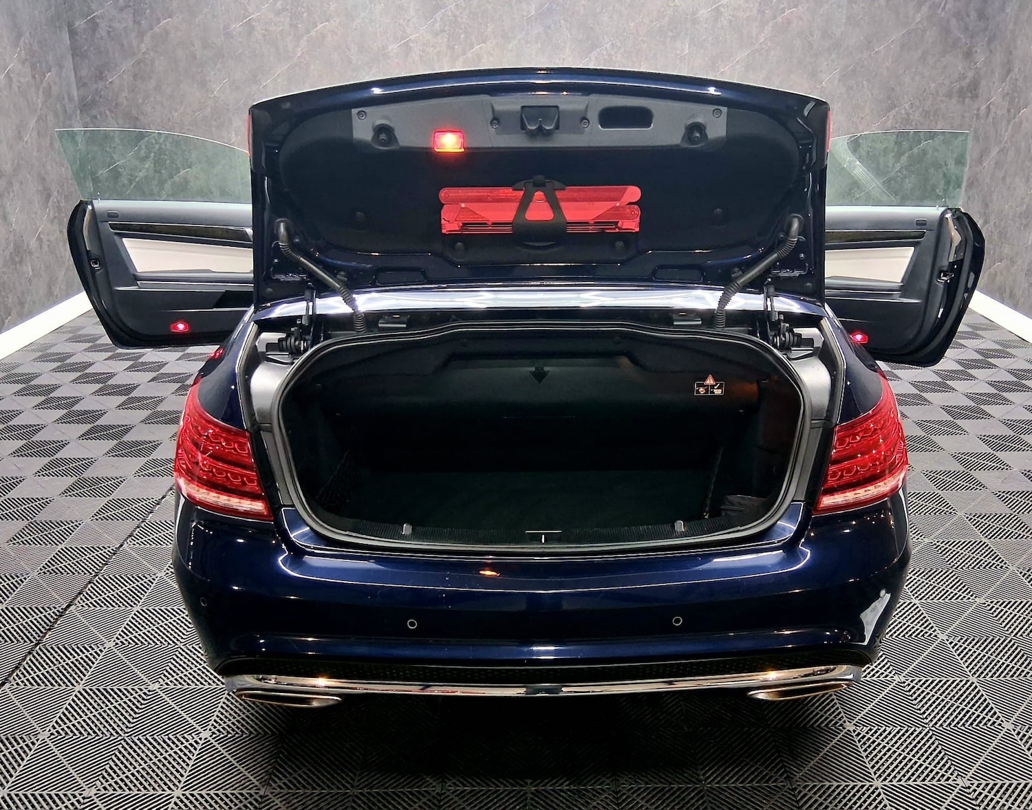 Used Mercedes-Benz E Class 2013 for sale - 77610343: Photo 13