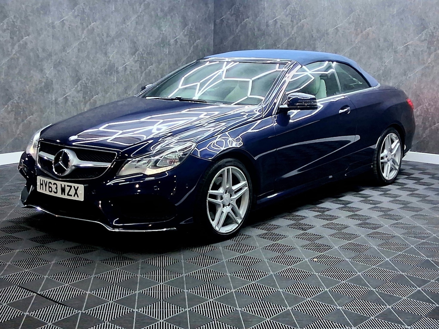 Used Mercedes-Benz E Class 2013 for sale - 77610343: Photo 3