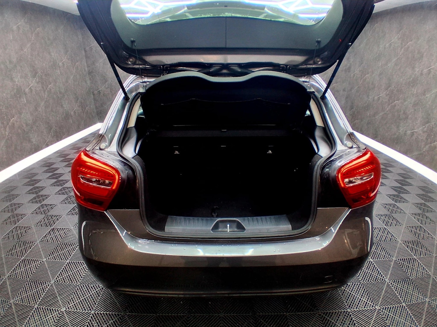 Used Mercedes-Benz A-Class 2015 for sale - 77162117: Photo 16