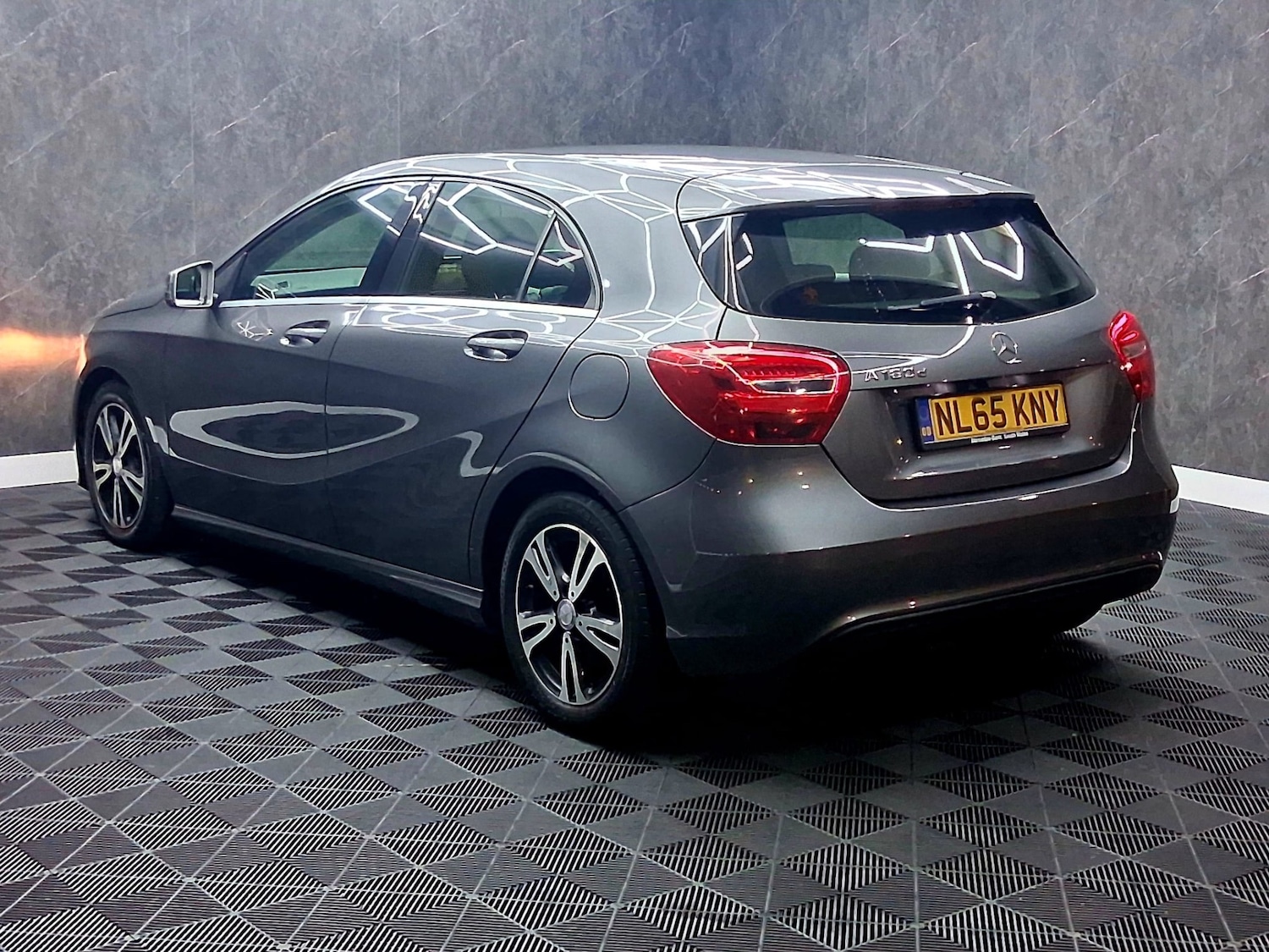 Used Mercedes-Benz A-Class 2015 for sale - 77162117: Photo 5