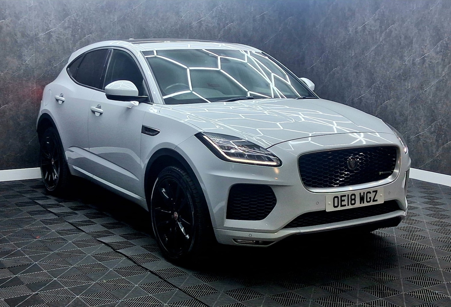Used Jaguar E-Pace 2018 for sale - 77989368: Photo 3