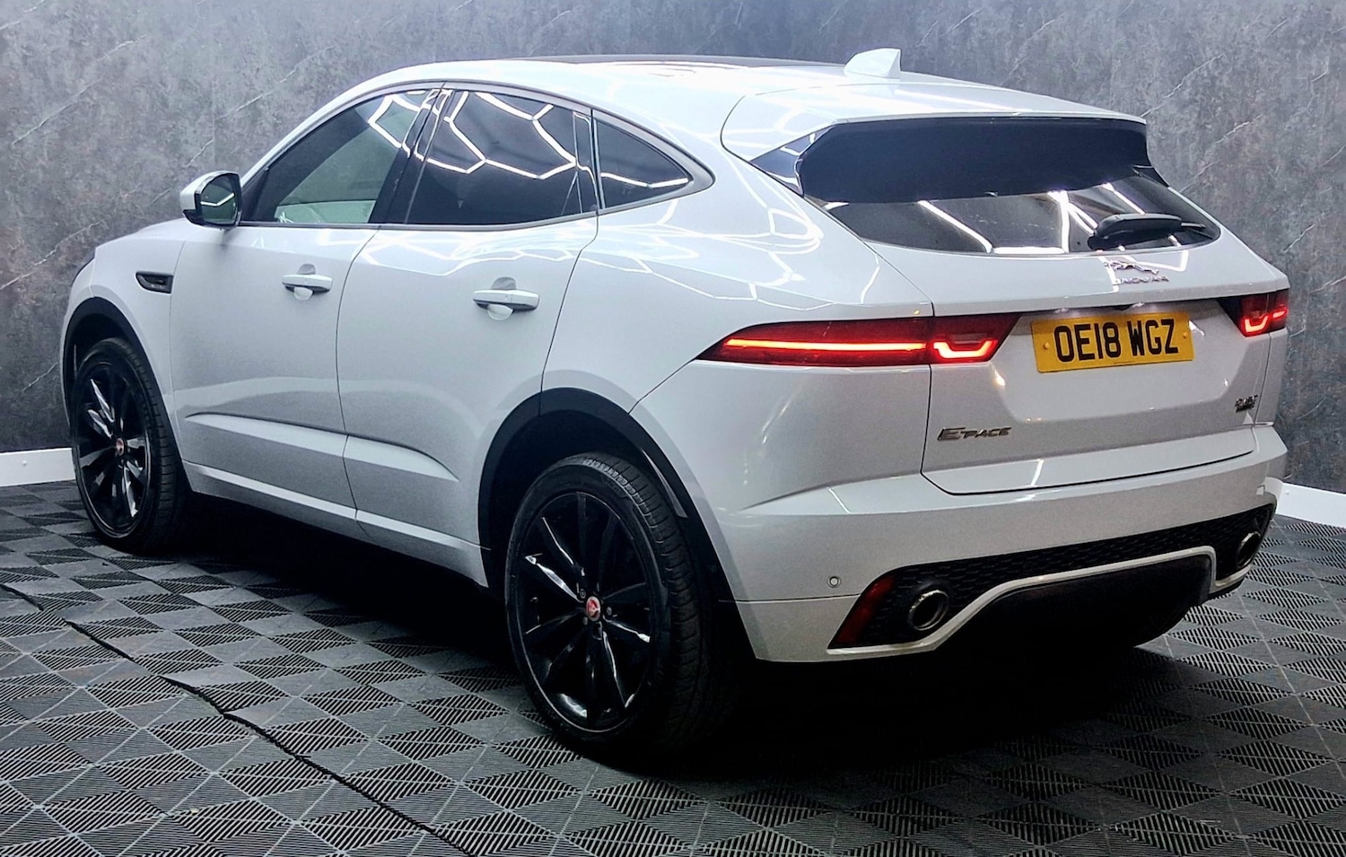 Used Jaguar E-Pace 2018 for sale - 77989368: Photo 4