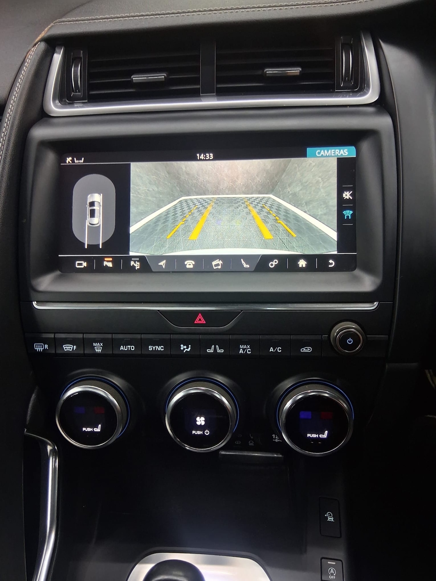 Used Jaguar E-Pace 2018 for sale - 77989368: Photo 9