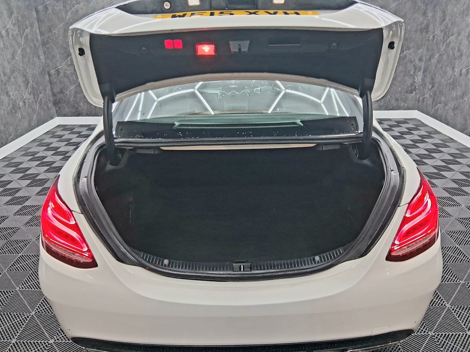 Used Mercedes-Benz C Class 2015 for sale - 77622866: Photo 18