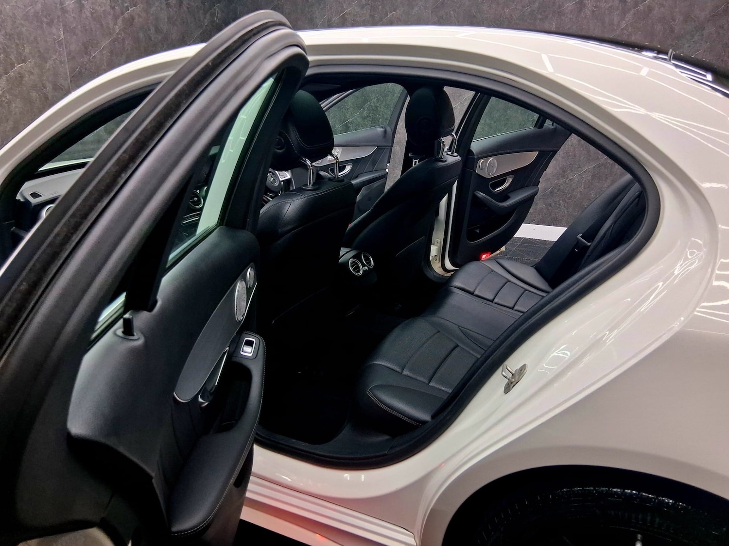 Used Mercedes-Benz C Class 2015 for sale - 77622866: Photo 8