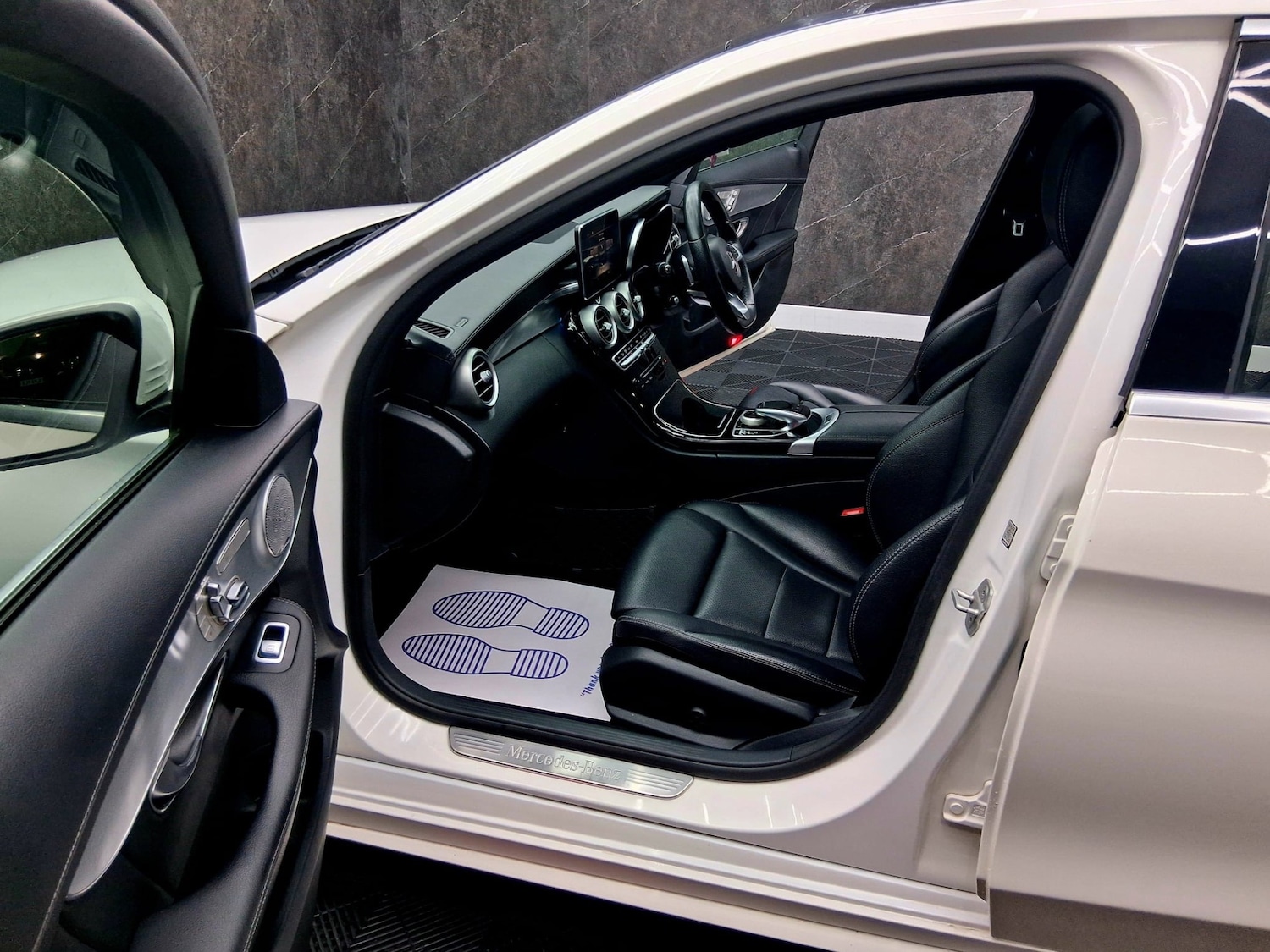 Used Mercedes-Benz C Class 2015 for sale - 77622866: Photo 9