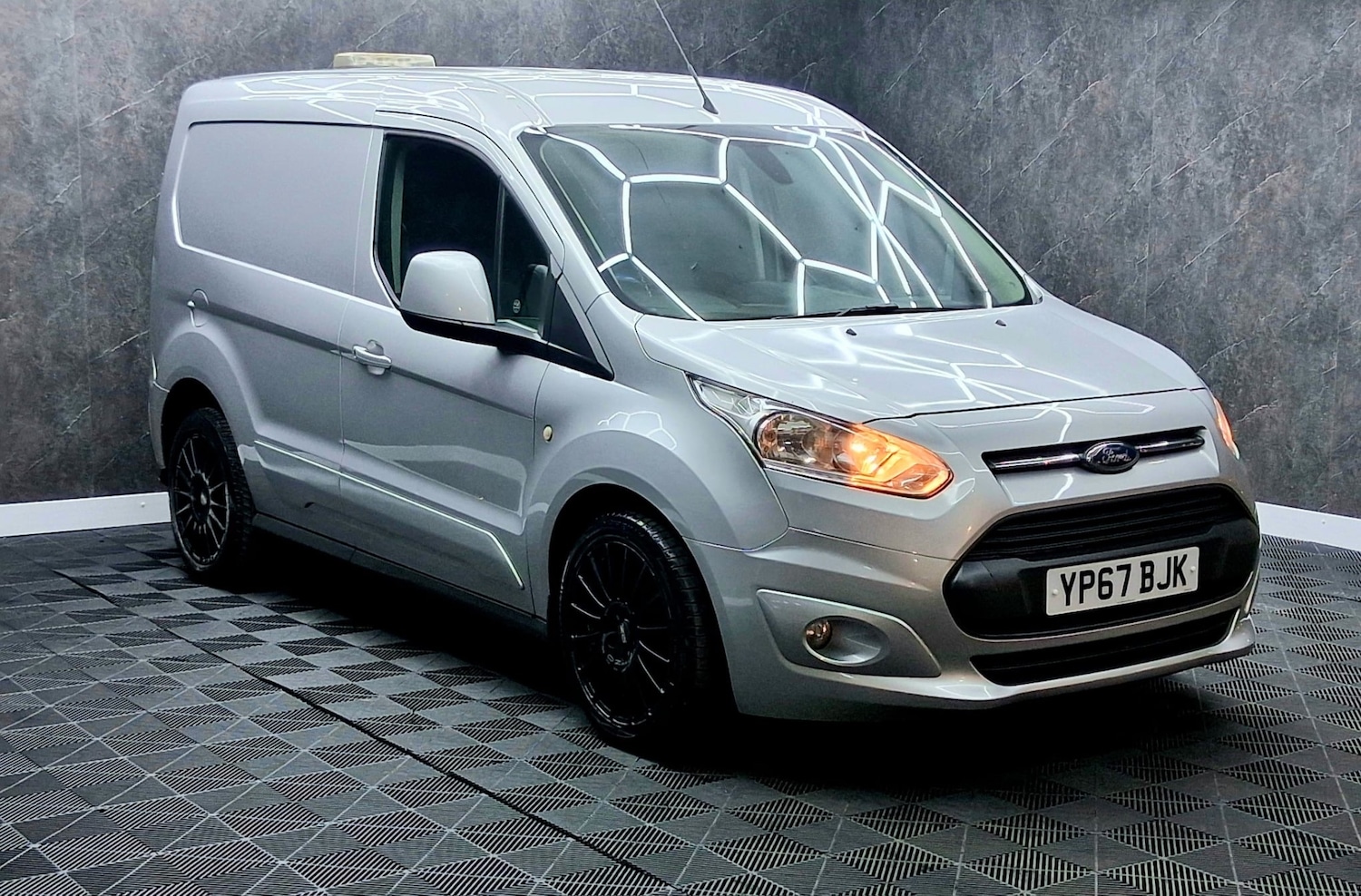 Used Ford Transit Connect 2017 for sale - 77568741: Photo 2