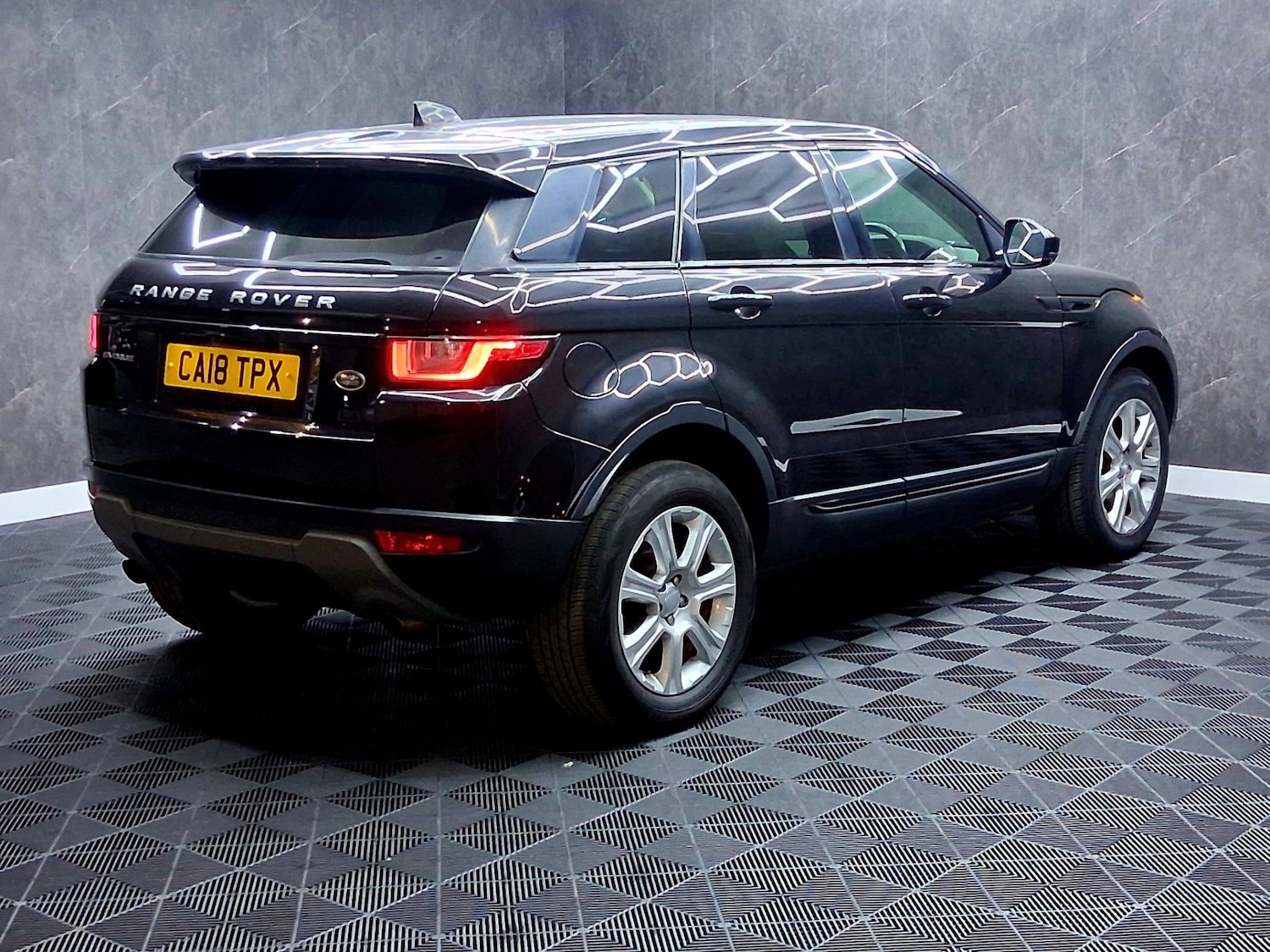 Used Land Rover Range Rover Evoque 2018 for sale - 77137530: Photo 4