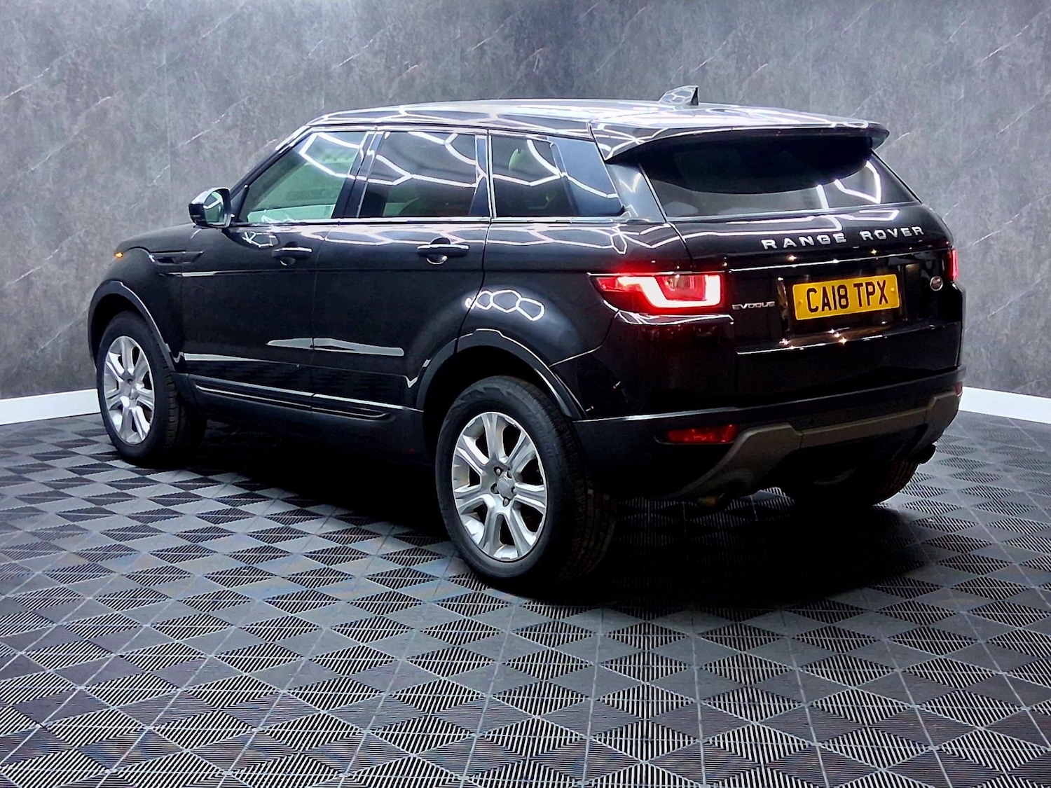 Used Land Rover Range Rover Evoque 2018 for sale - 77137530: Photo 6