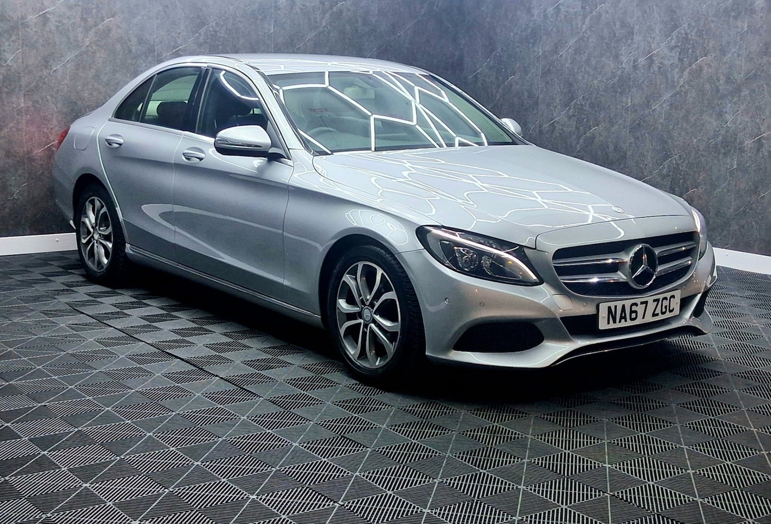 Used Mercedes-Benz C Class 2017 for sale - 77603432: Photo 2