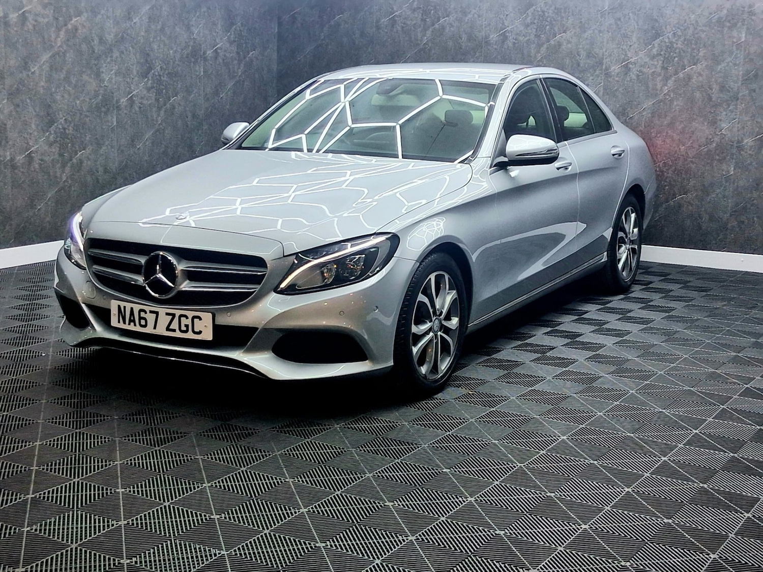 Used Mercedes-Benz C Class 2017 for sale - 77603432: Photo 4