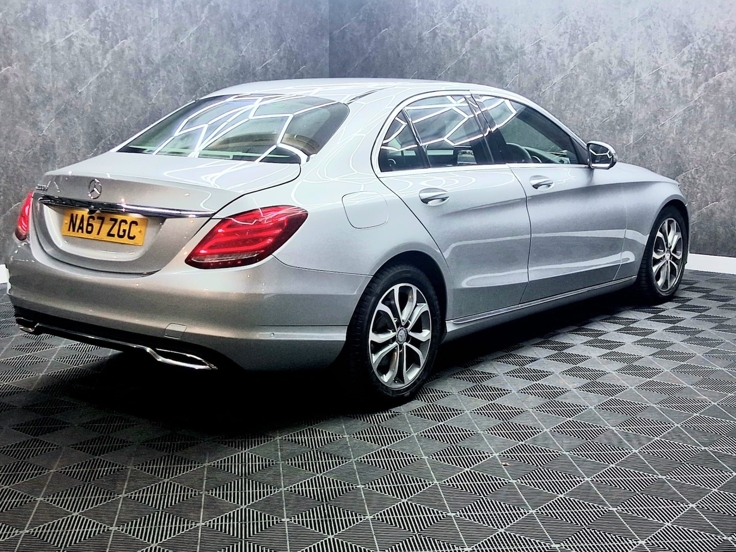 Used Mercedes-Benz C Class 2017 for sale - 77603432: Photo 5