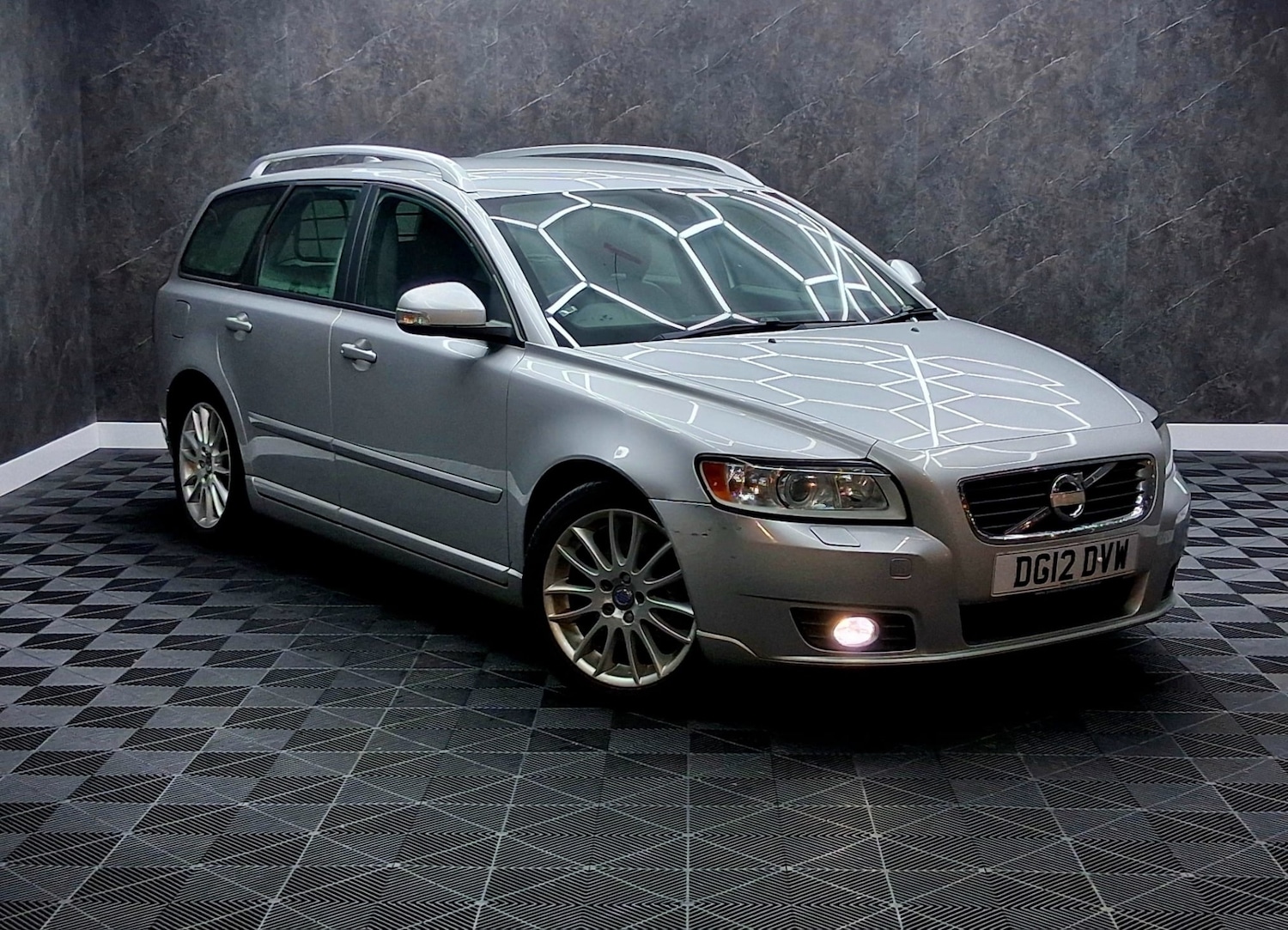Used Volvo V50 2012 for sale - 77393428: Photo 1