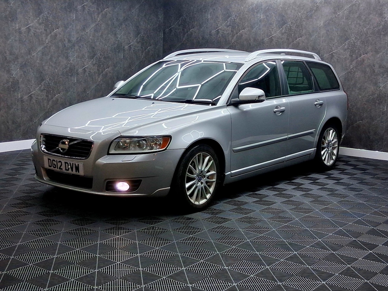 Used Volvo V50 2012 for sale - 77393428: Photo 2