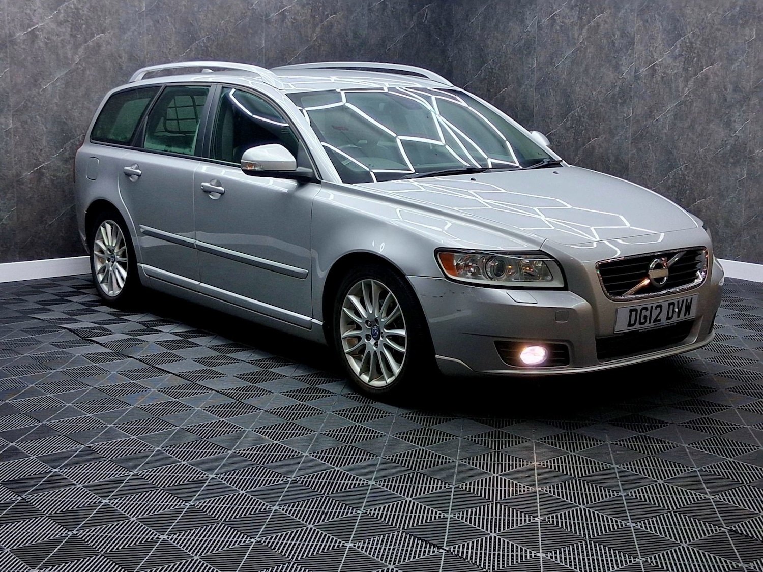Used Volvo V50 2012 for sale - 77393428: Photo 4