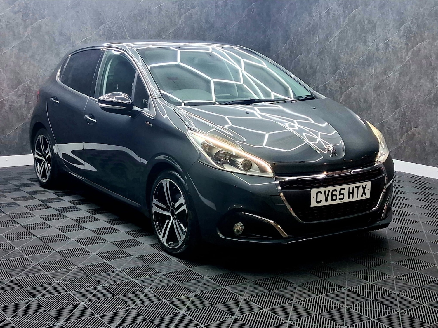 Used Peugeot 208 2015 for sale - 77694551: Photo 2