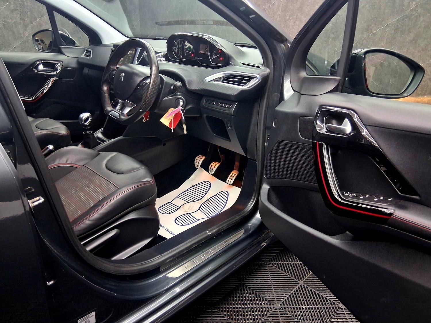 Used Peugeot 208 2015 for sale - 77694551: Photo 8