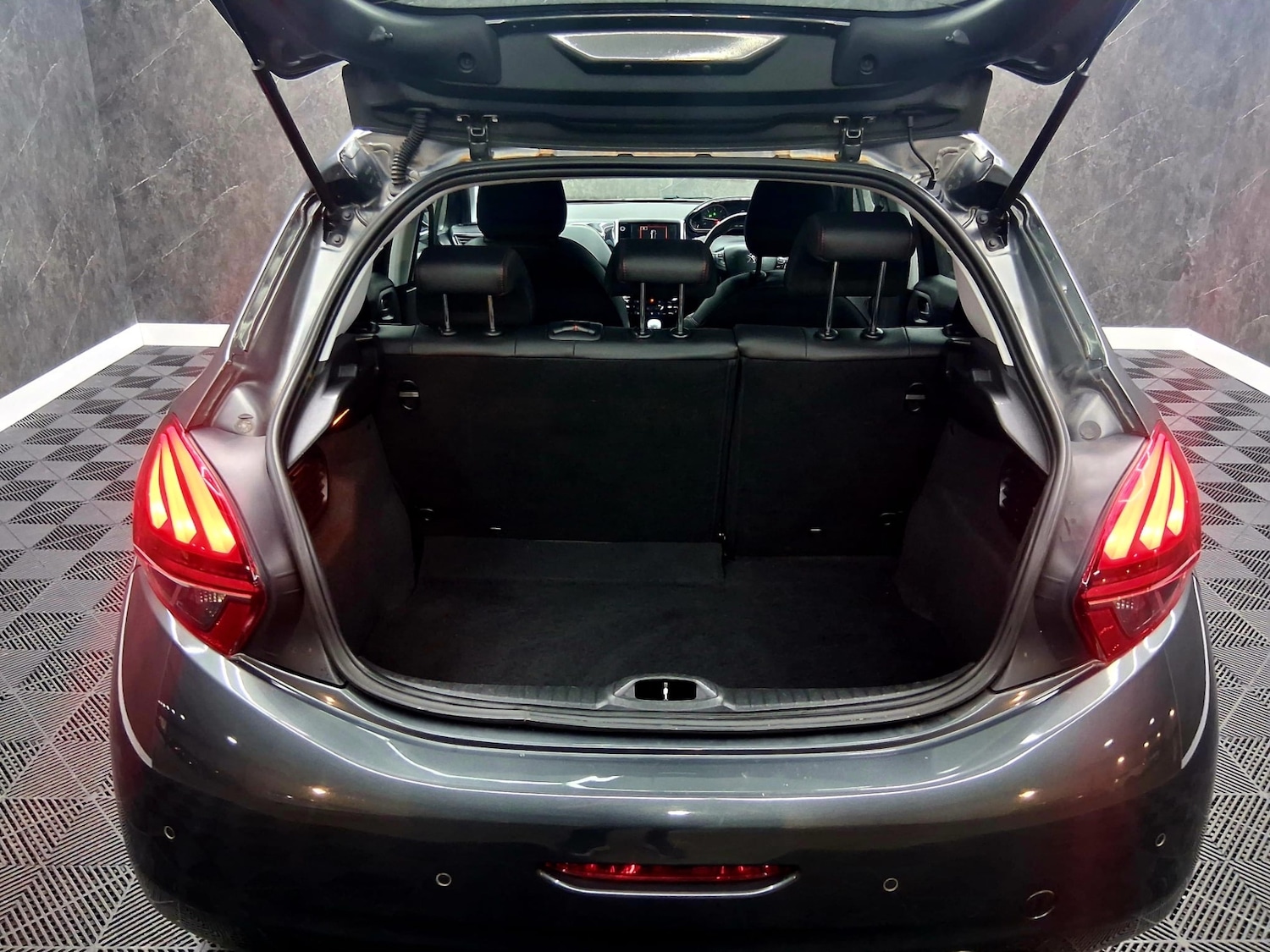 Used Peugeot 208 2015 for sale - 77694551: Photo 9