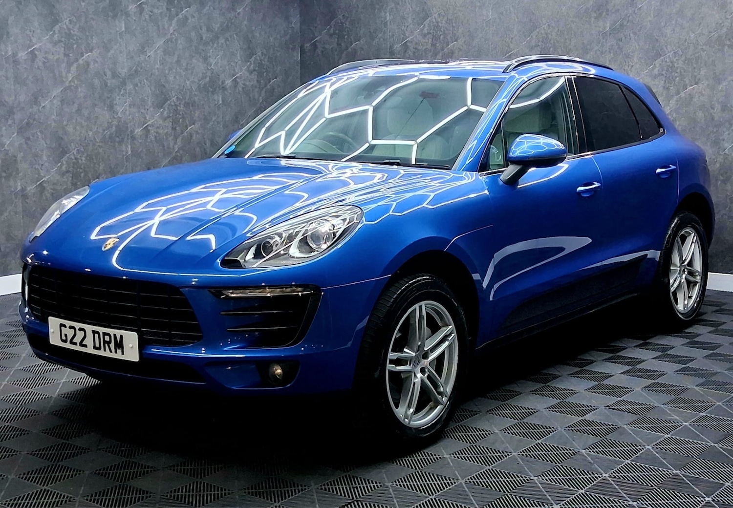 Used Porsche Macan 2015 for sale - 77750261: Photo 2