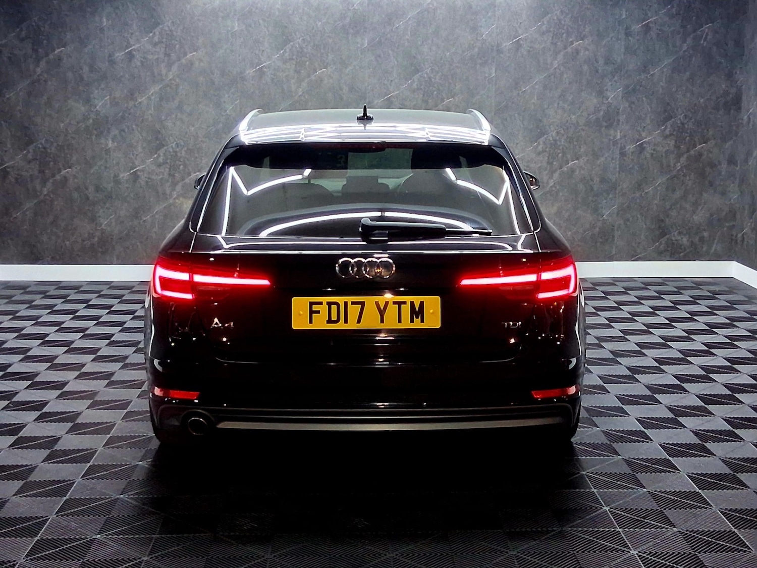 Used Audi A4 2017 for sale - 77141044: Photo 5