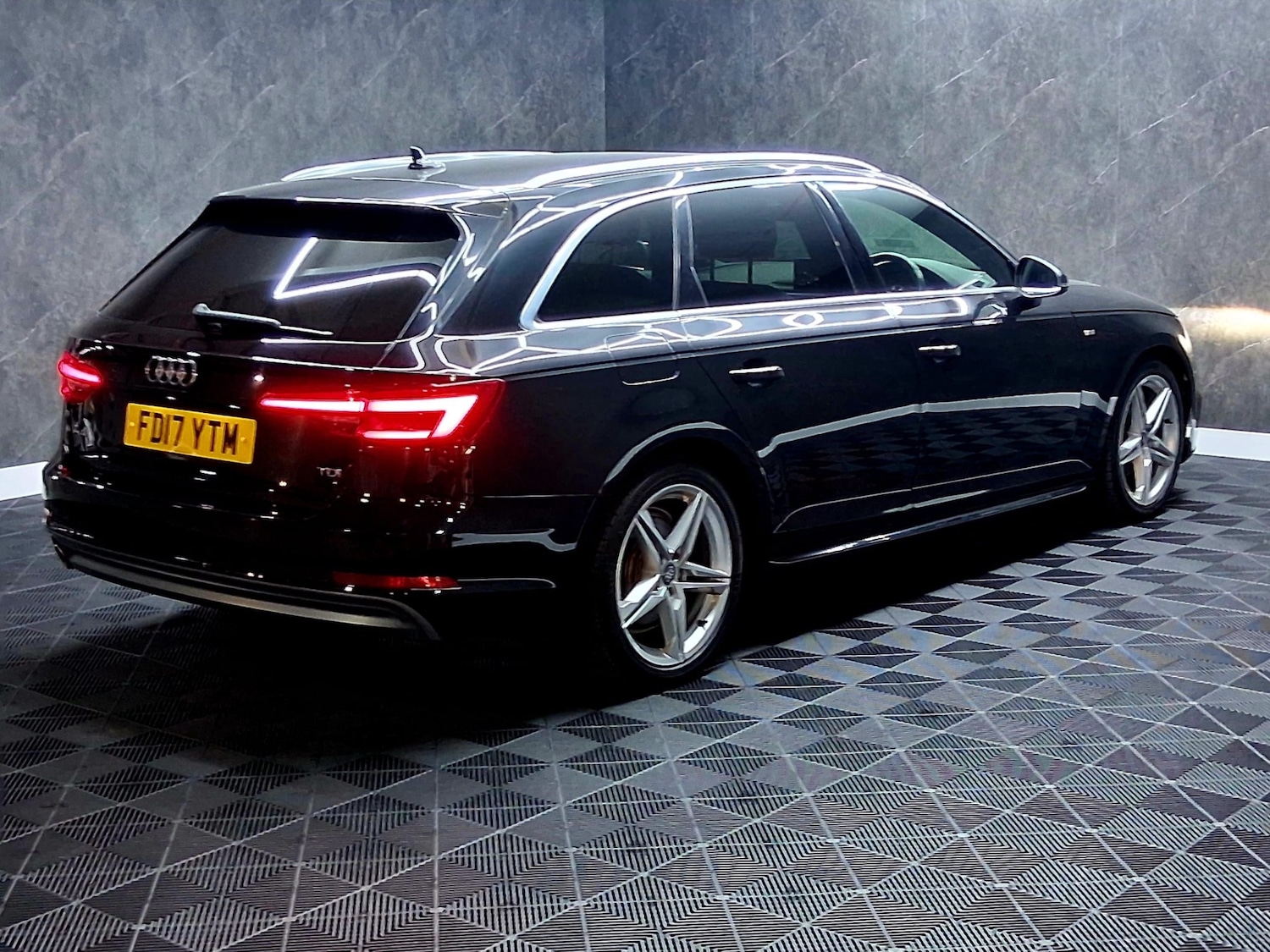 Used Audi A4 2017 for sale - 77141044: Photo 7