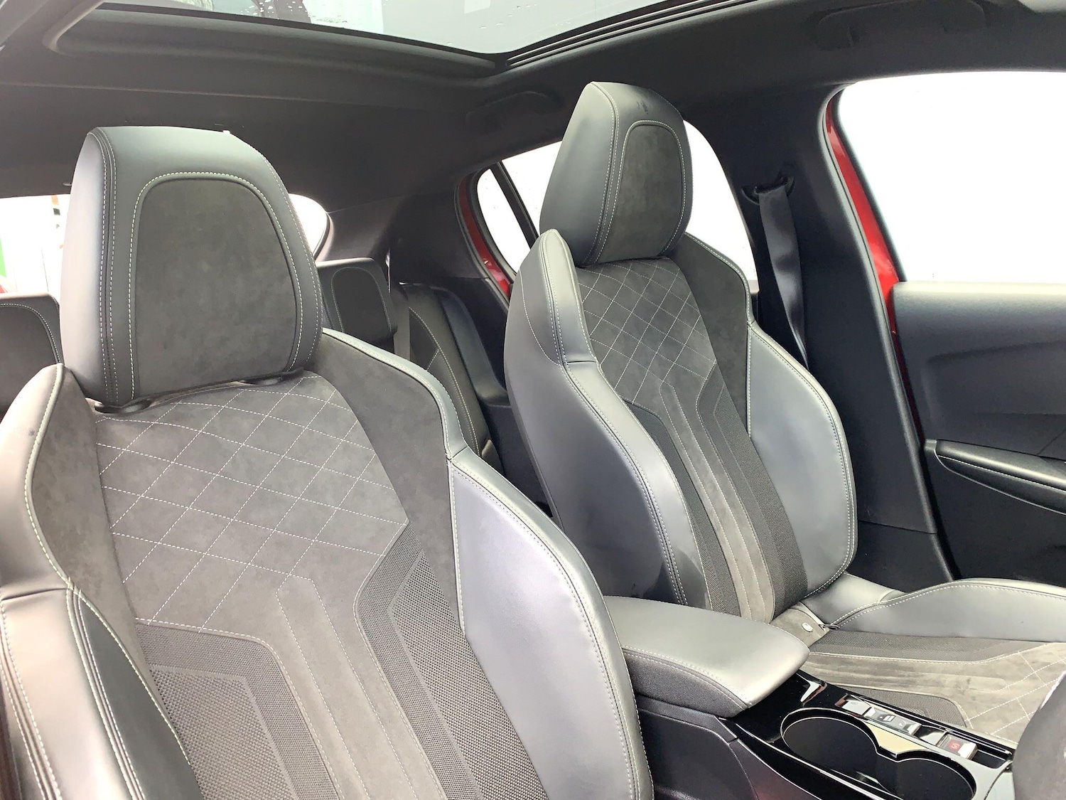 Used Peugeot E-208 2022 for sale - 77523629: Photo 11