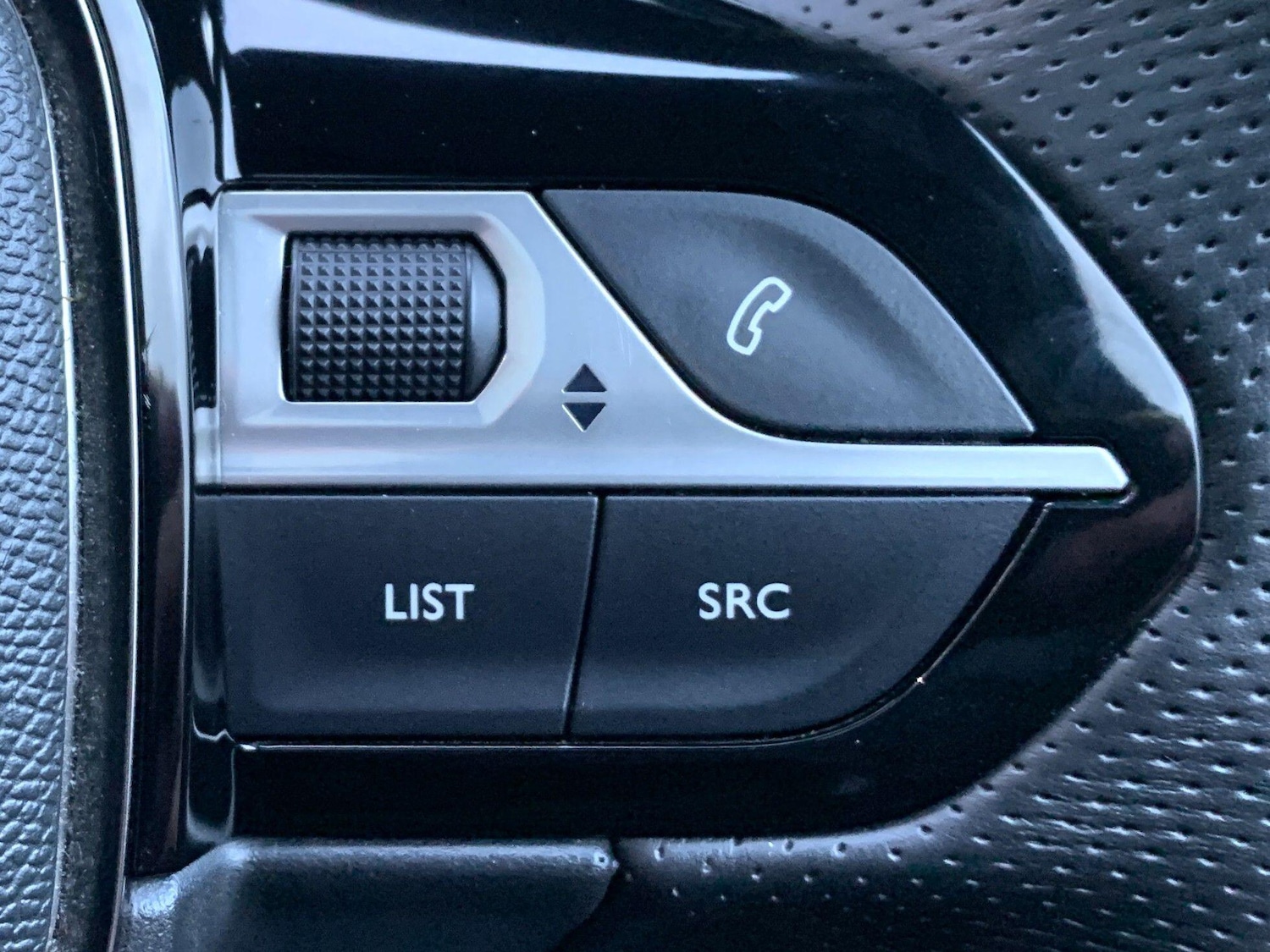 Used Peugeot E-208 2022 for sale - 77523629: Photo 39