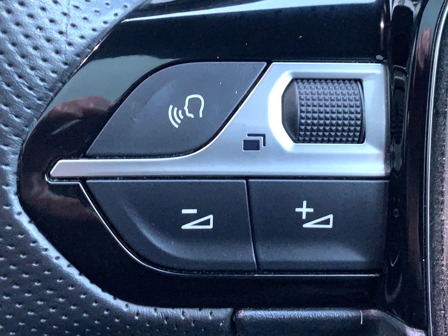 Used Peugeot E-208 2022 for sale - 77523629: Photo 41