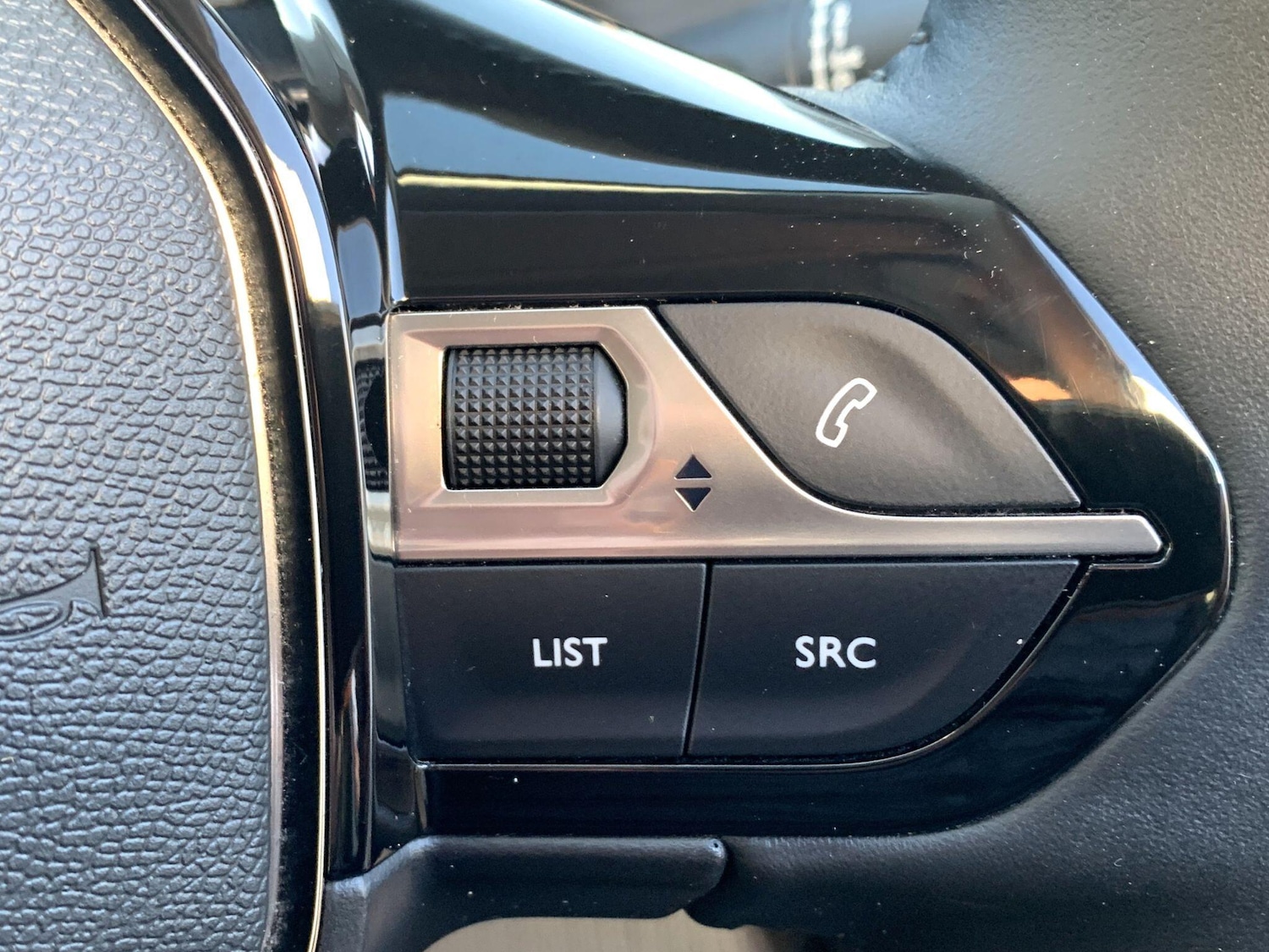 Used Peugeot E-2008 2021 for sale - 76550770: Photo 23