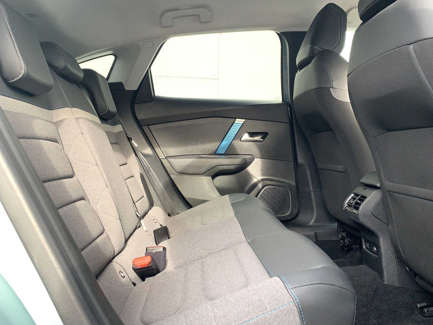 Used Citroen e-C4 2023 for sale - 77993157: Photo 5