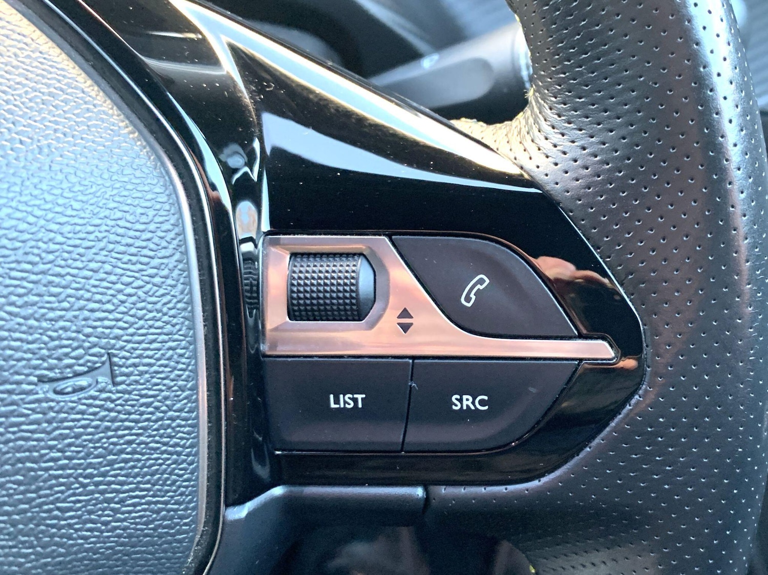 Used Peugeot E-2008 2021 for sale - 76550198: Photo 25