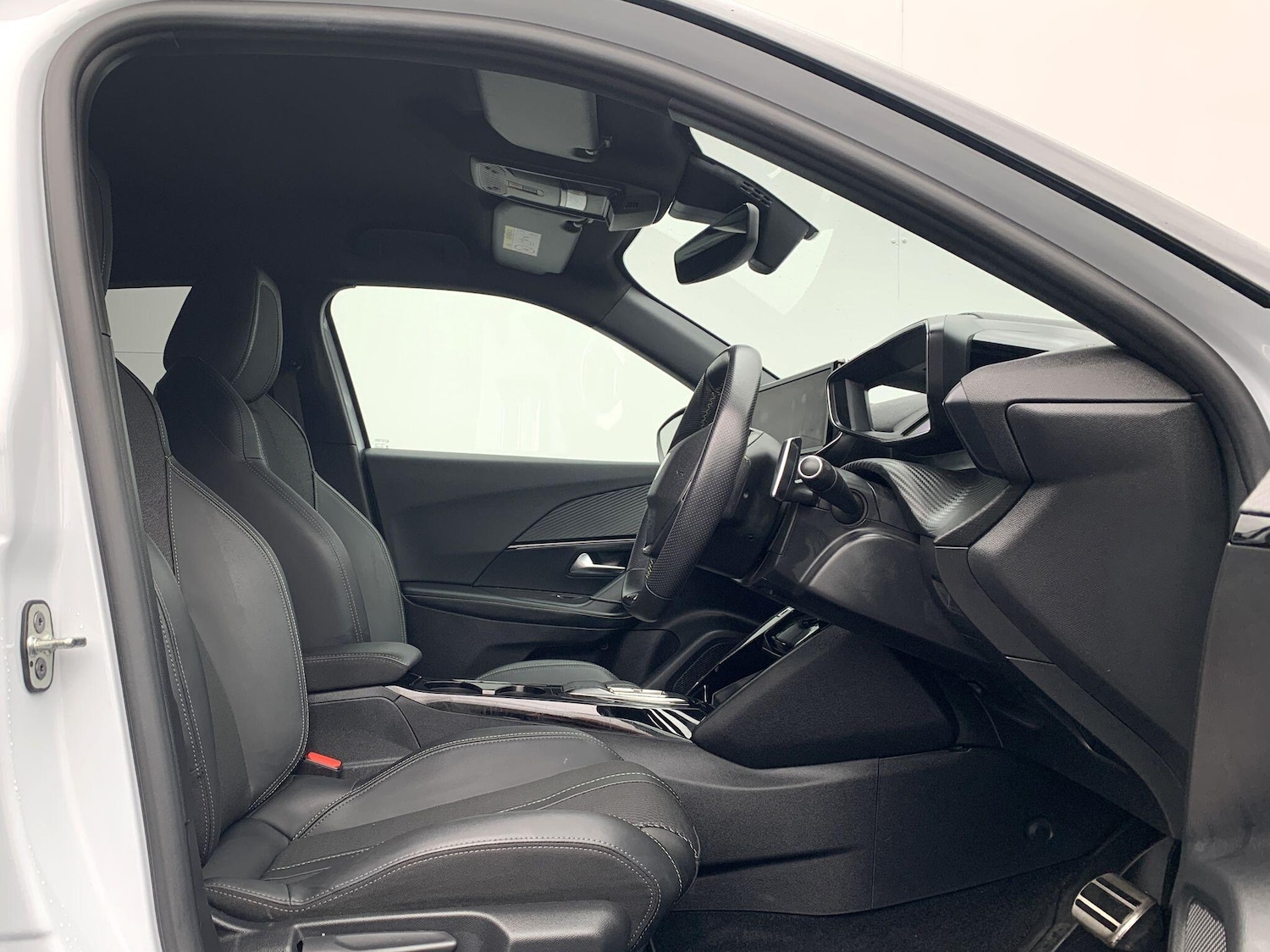 Used Peugeot 2008 2023 for sale - 76634249: Photo 2