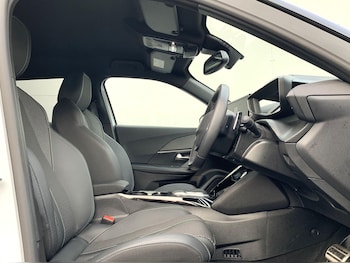 Used Peugeot 2008 2025 for sale - 76991493: Photo