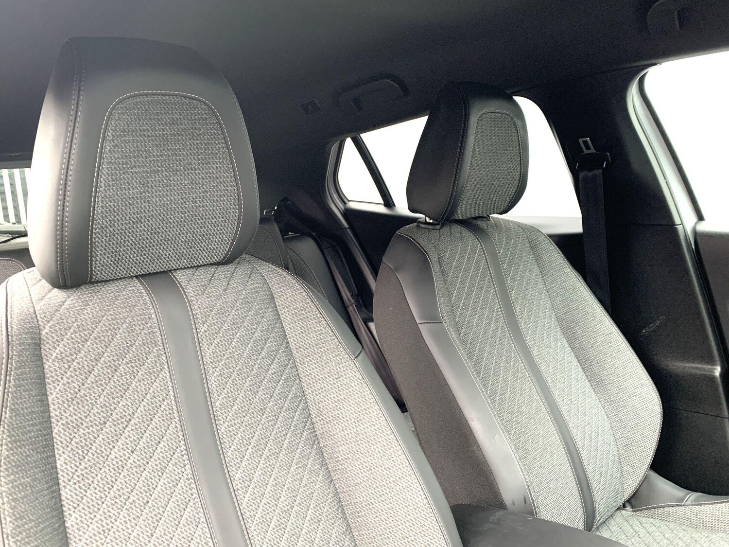 Used Peugeot E-2008 2024 for sale - 76990899: Photo 11