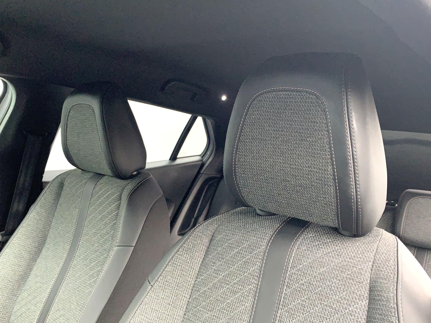 Used Peugeot E-2008 2024 for sale - 76990899: Photo 15