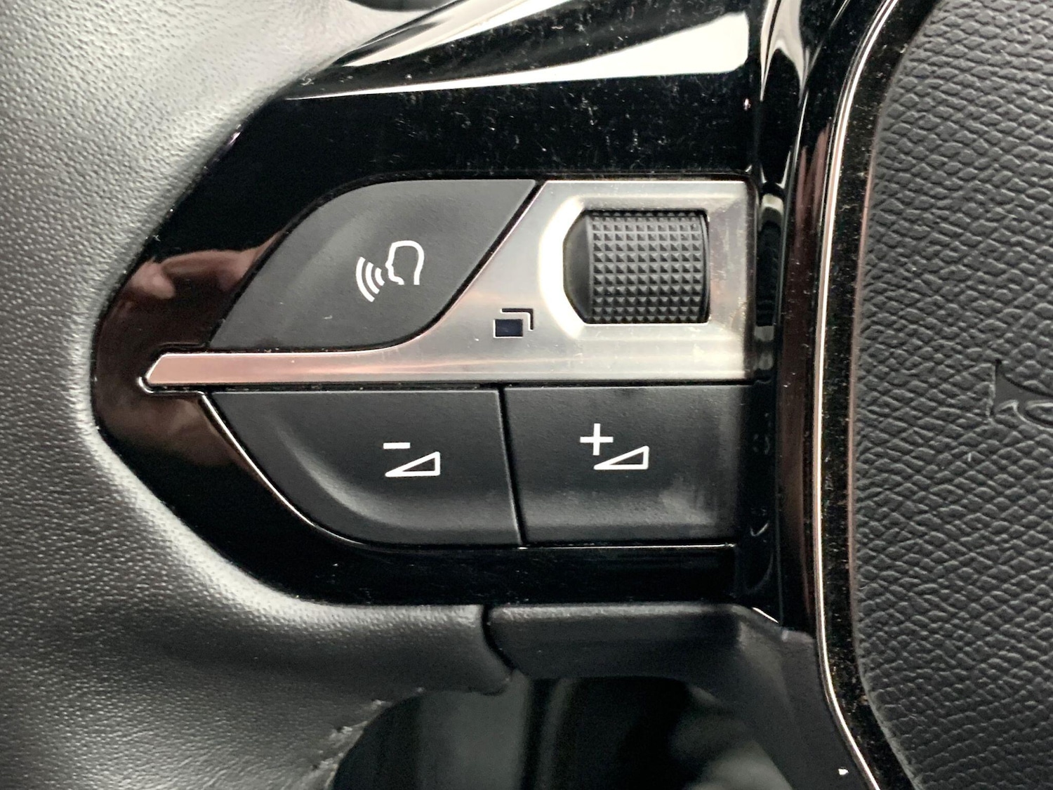 Used Peugeot E-2008 2024 for sale - 76990899: Photo 35