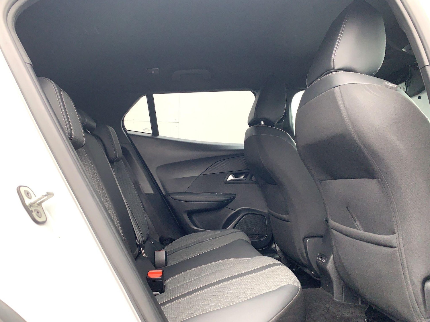 Used Peugeot E-2008 2024 for sale - 76990899: Photo 5