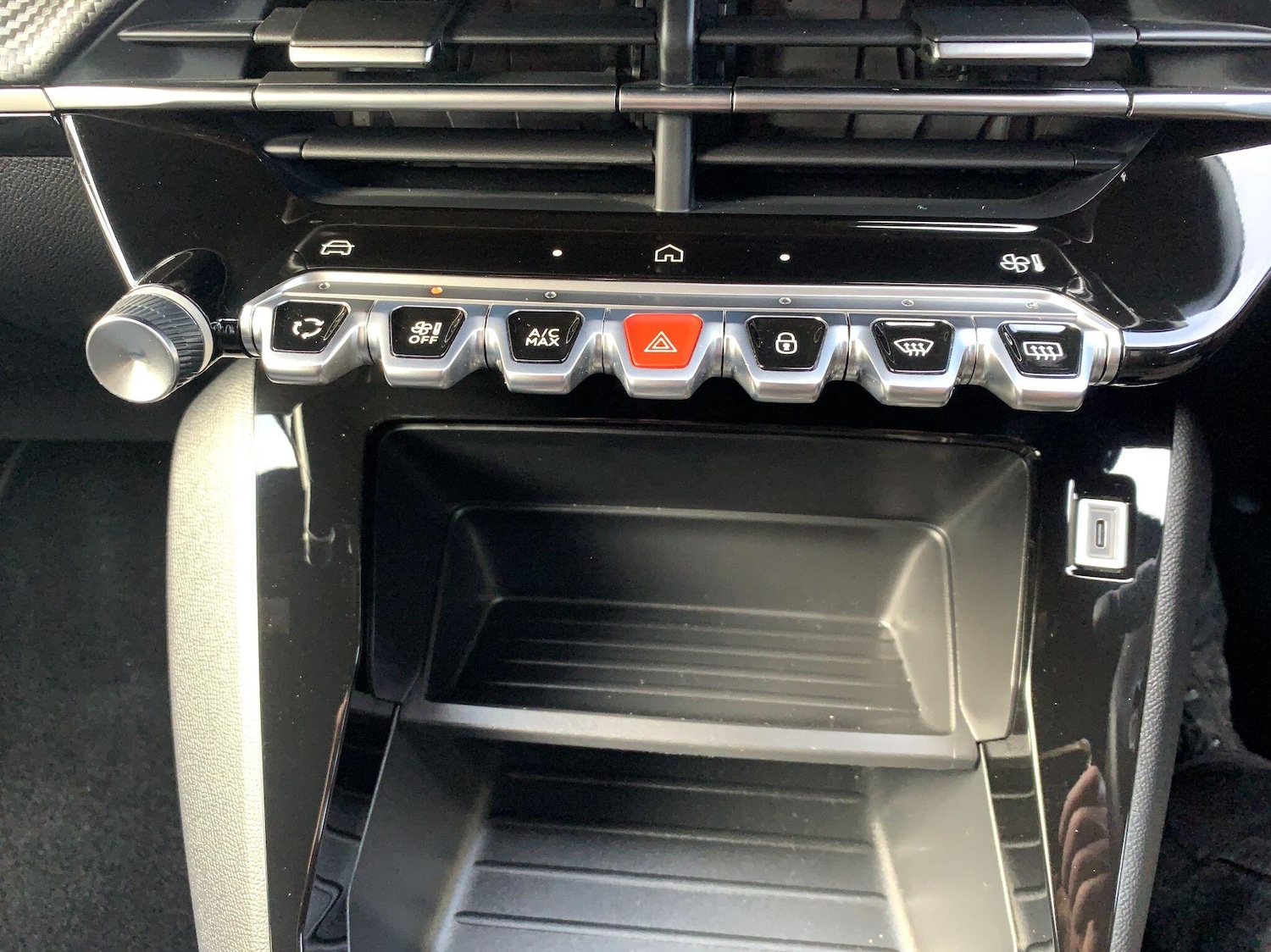 Used Peugeot 2008 2024 for sale - 75782068: Photo 29