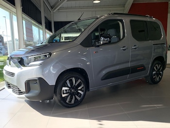 2024 (24) - 52kWh PLUS M Auto 5dr (7.4kW Charger)