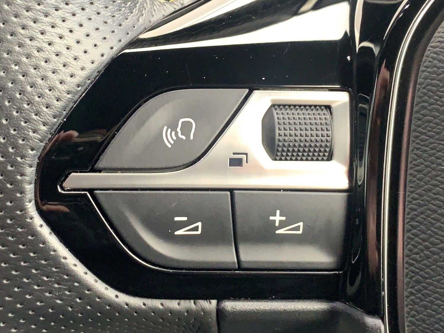 Used Peugeot E-208 2021 for sale - 77191062: Photo 46