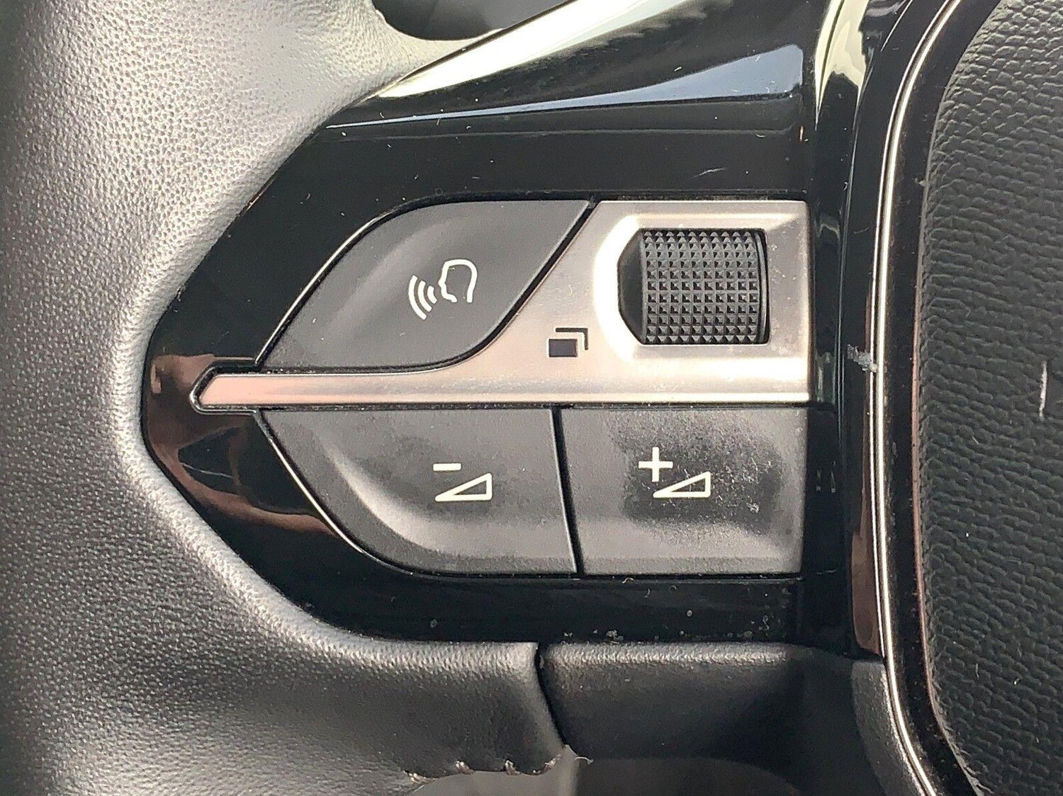 Used Peugeot E-208 2022 for sale - 76283421: Photo 24