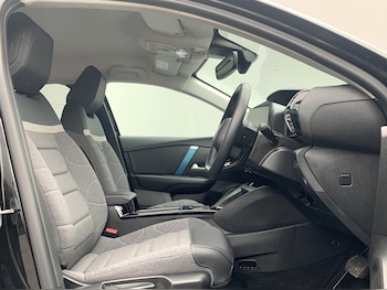 Used Citroen e-C4 X 2023 for sale - 75327075: Photo