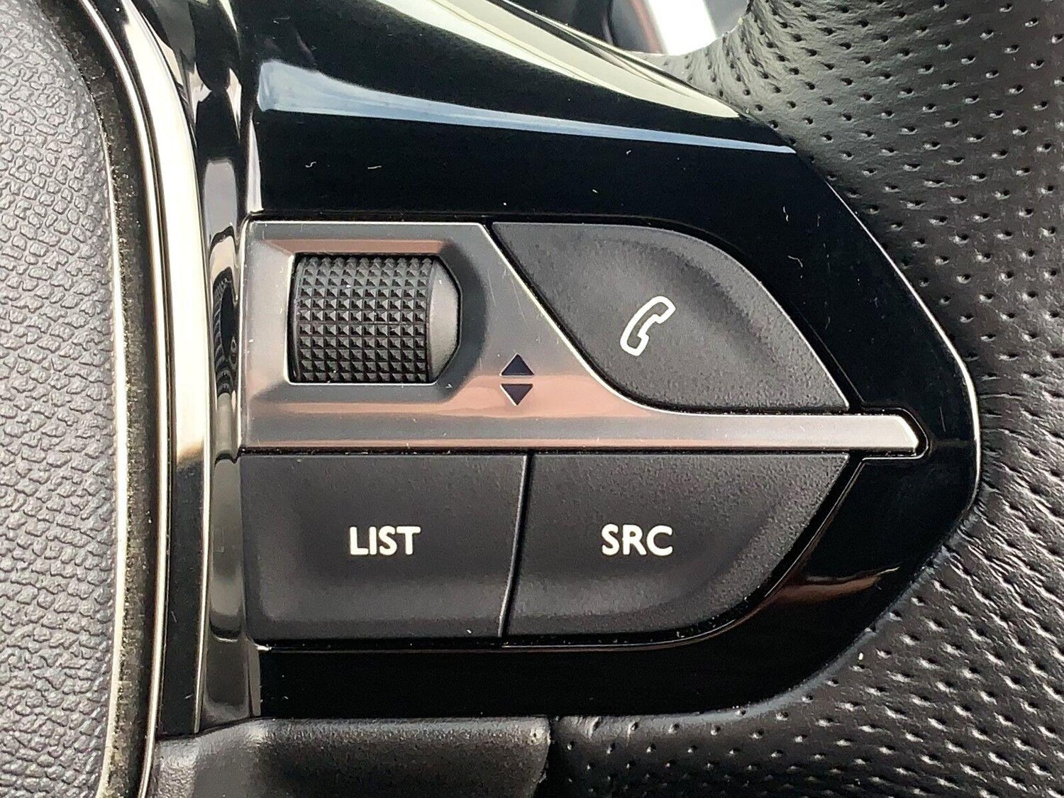 Used Peugeot 2008 2023 for sale - 76059290: Photo 23