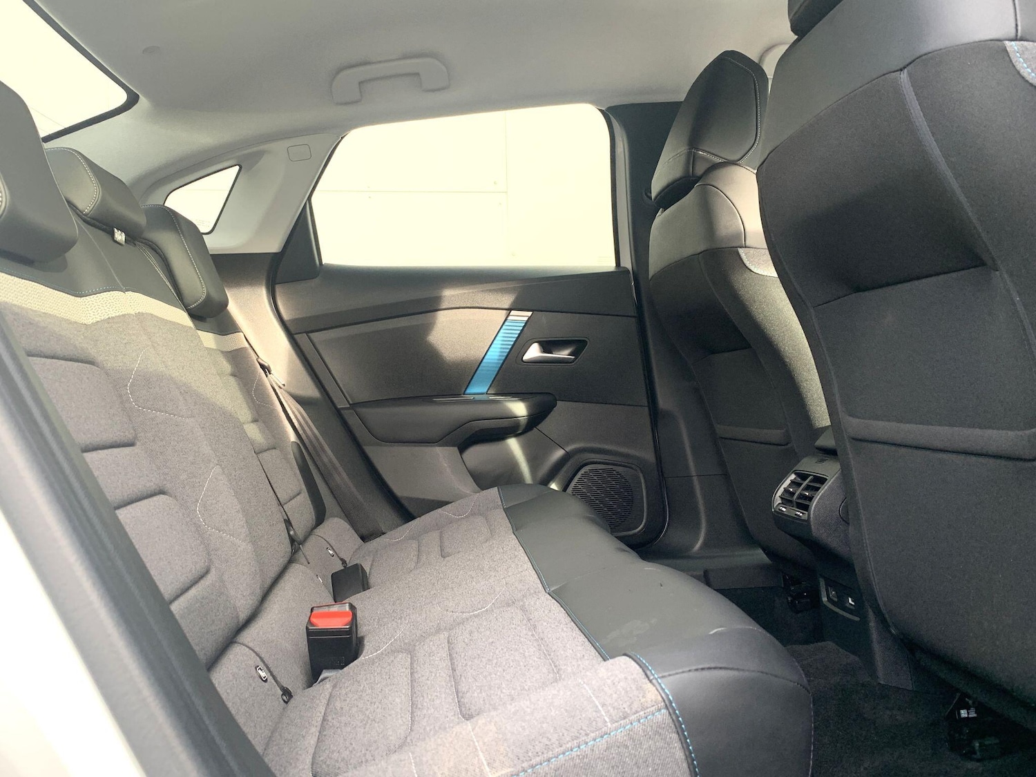 Used Citroen e-C4 X 2023 for sale - 77358432: Photo 5