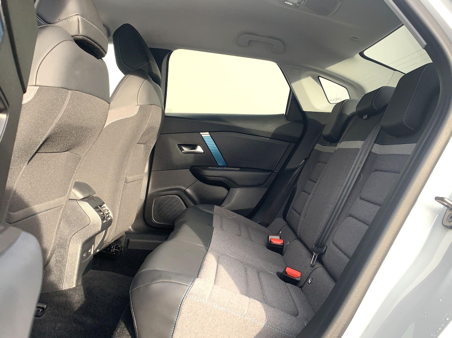 Used Citroen e-C4 X 2023 for sale - 77358432: Photo 9