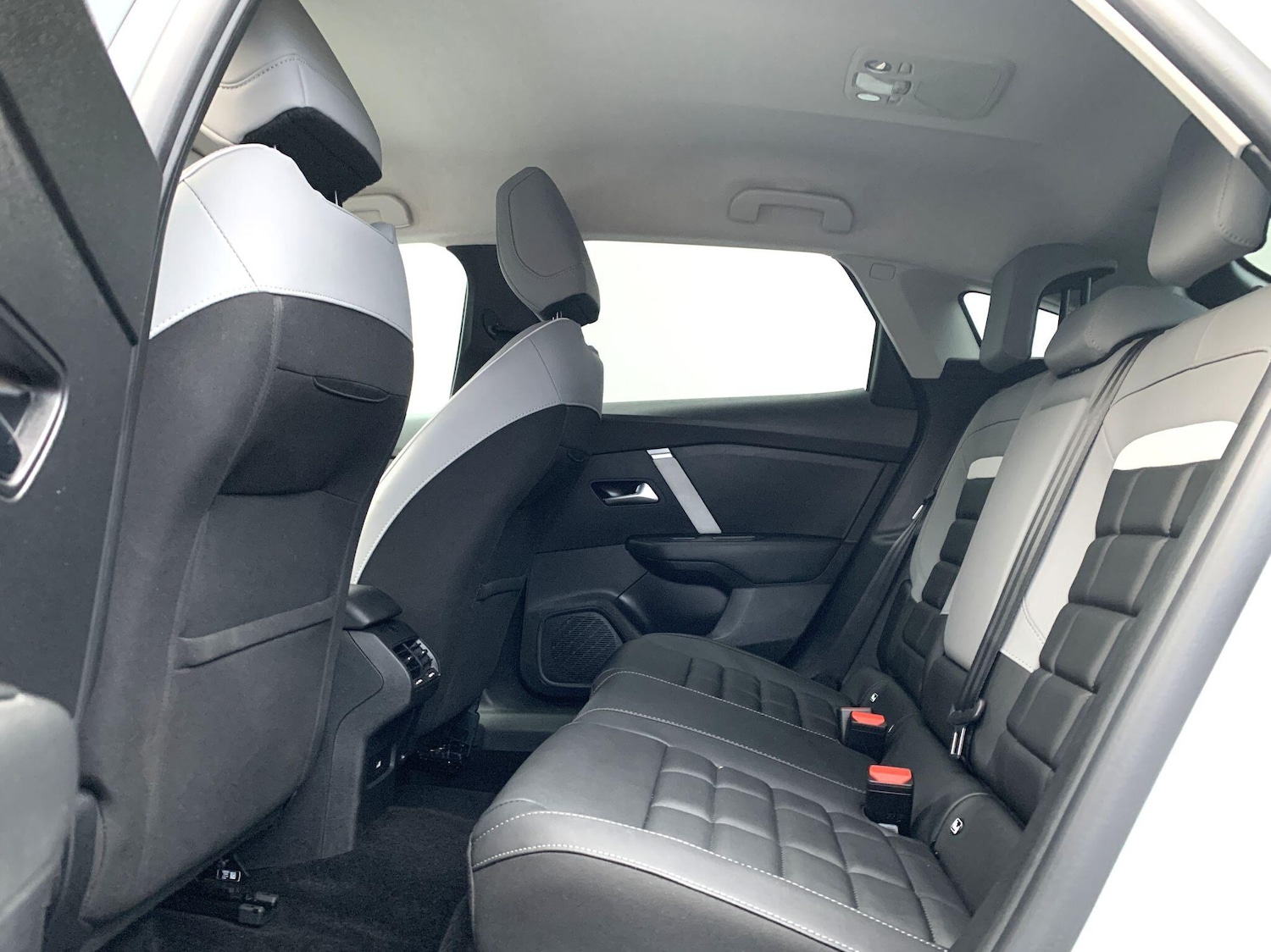 Used Citroen e-C4 2025 for sale - 77386966: Photo 9