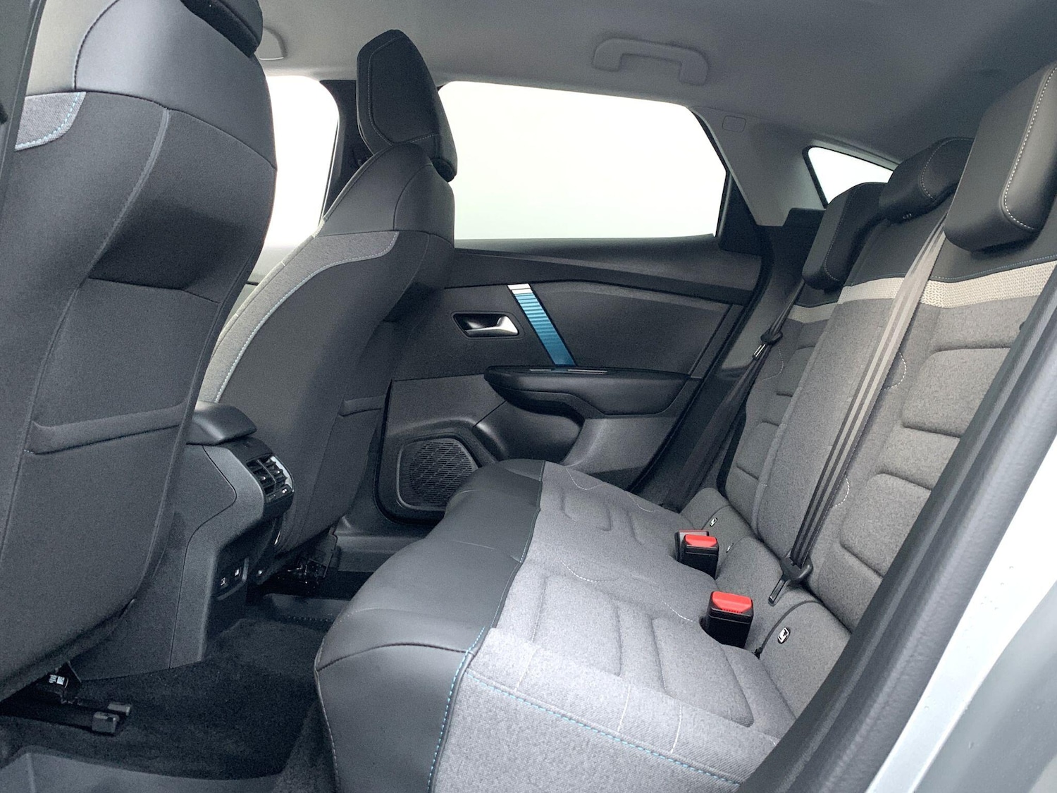 Used Citroen e-C4 2023 for sale - 76398430: Photo 9