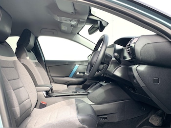 Used Citroen e-C4 2023 for sale - 77575245: Photo